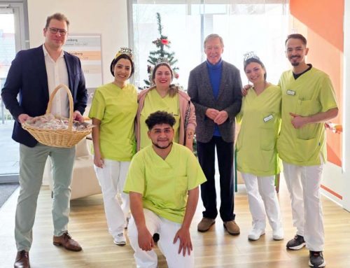 Traditioneller Neujahrsbesuch mit süßen Grüßen